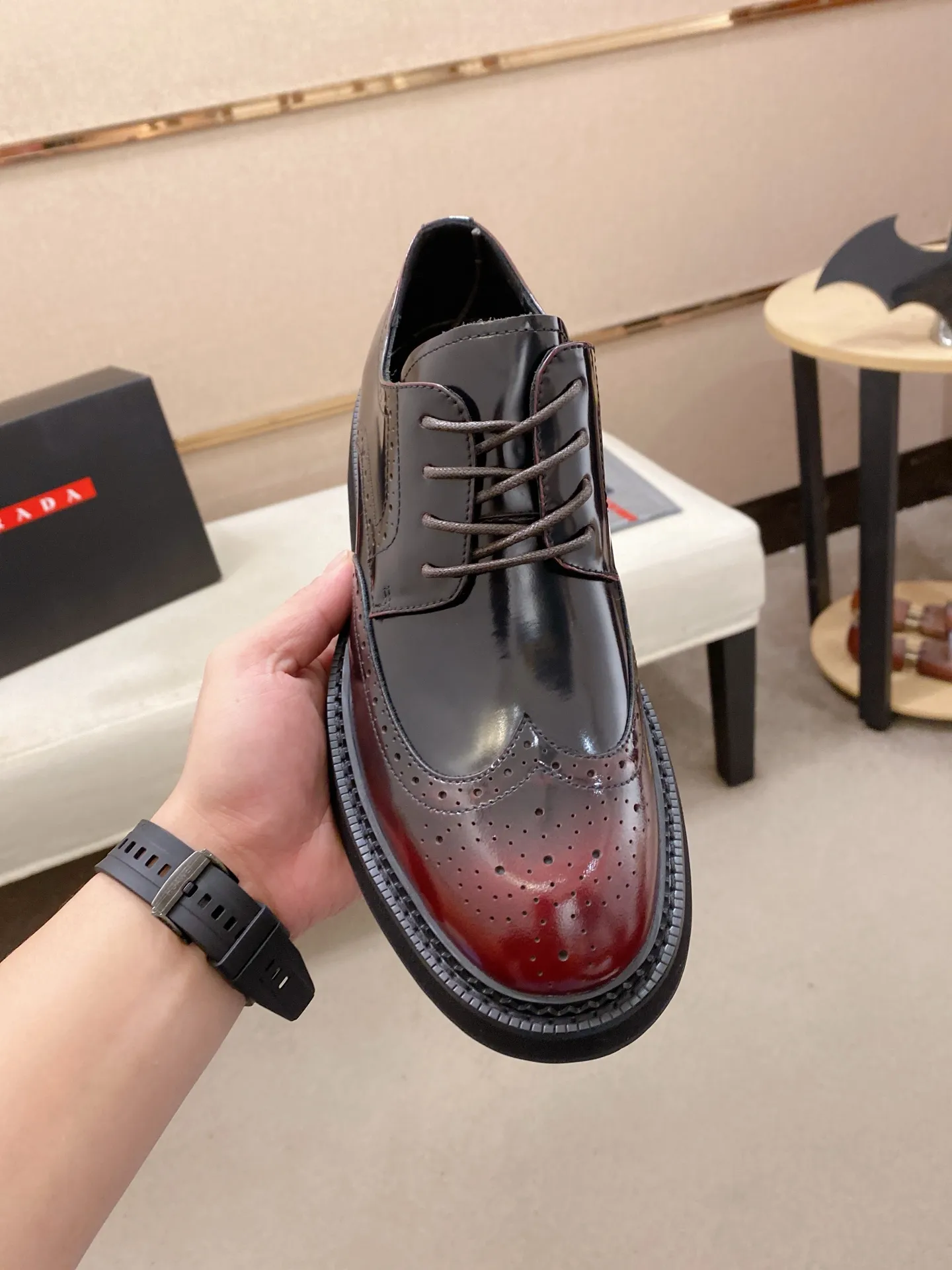 Factory price 720💰 🍁🍁High version High-quality new PRADA (Prada) counters are launched simultaneously, new men's shoes, 😘fabrics are selected from imported lacquered first-layer cowhide, and imported cowhide lining. 👍🏿 High-end ☄️ air-cushion molded anti-slip rubber outsole, exquisite lines, simple and elegant, comfortable and high-end for leisure travel. Code number: 38 to 45